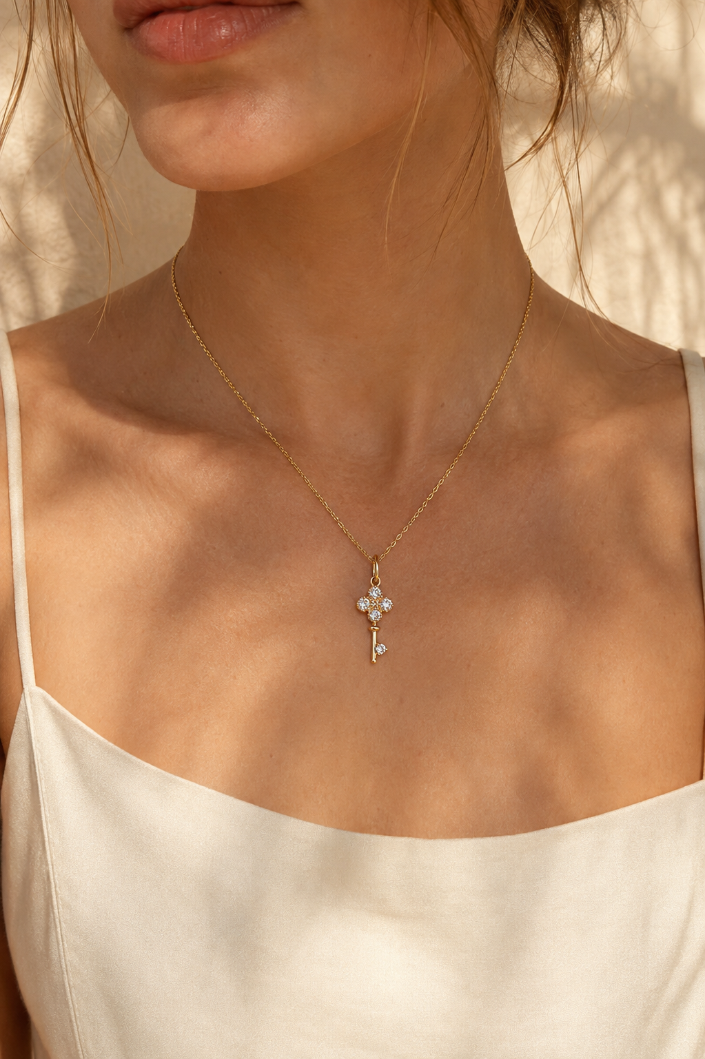 925 Sterling Silver Sparkling Clover Key Pendant Necklace
