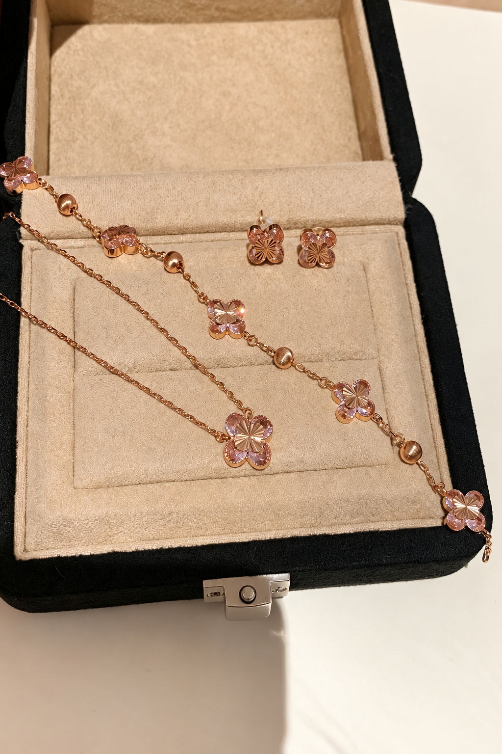 Vintage-Style Girls' Full-Diamond Colorful Four-Leaf Clover Sparkling Set